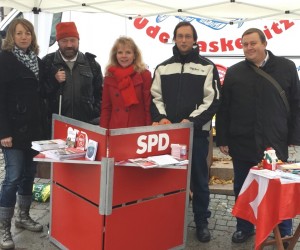 gemeinsamer Infostand in von Selbst Aktiv und dem Blinden- und Sehbehinderten-Verband in Wernigerode am 05.12.2014 zum „Welttag für Menschen mit Behinderungen"